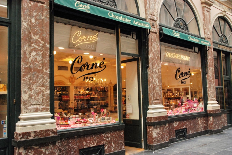 vitrine-LE CANNET DES MAURES-min_chocolate_chocolaterie_shop_luxury_chic_gallery_brussels_belgium-558146