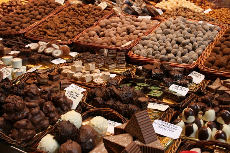 vitrine-LE CANNET DES MAURES-min_chocolates_chocolate_nibble_sweetness_fine_chocolates_gourmet_candy_brand-752083